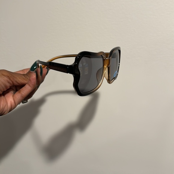 Sunnies - Picture 3 of 10